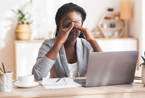 lady looking stressed working on laptop